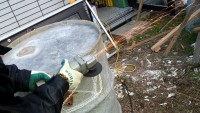 ドラム缶に穴を開ける。 ドラム缶に穴を開ける。