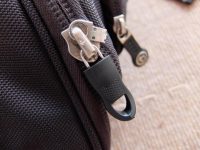 ファスナー?ジッパー?の取っ手って交換出来るのですよ。 ファスナー?ジッパー?の取っ手って交換出来るのですよ。